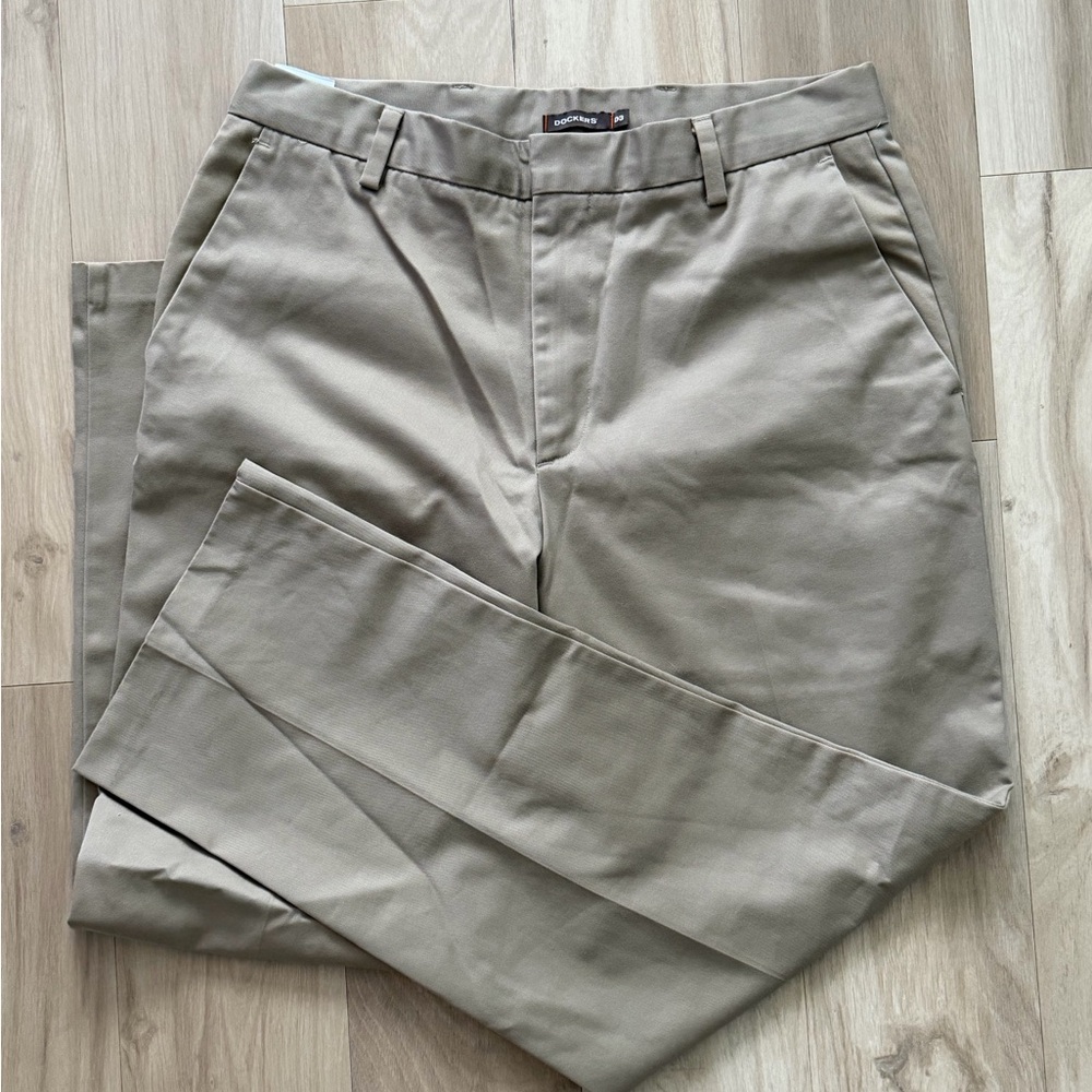 Dockers Men's Khaki Chinos